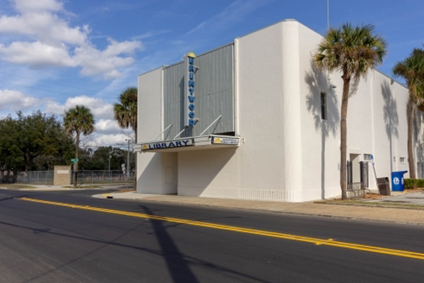 photo of the Brentwood Branch Library